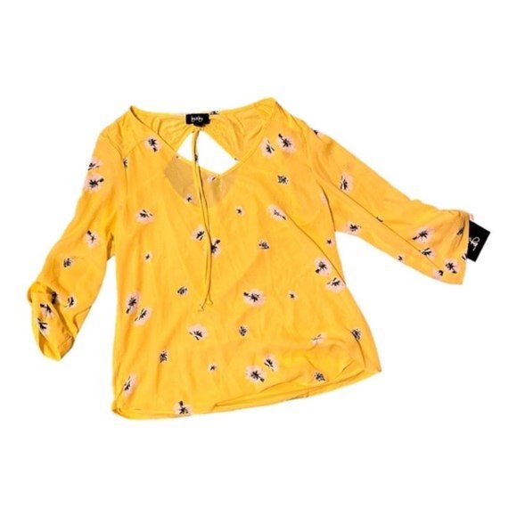 by and by V Neck Three Quarter Sleeve Top NWT - Picture 4 of 4